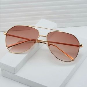 Aviator style sunglasses